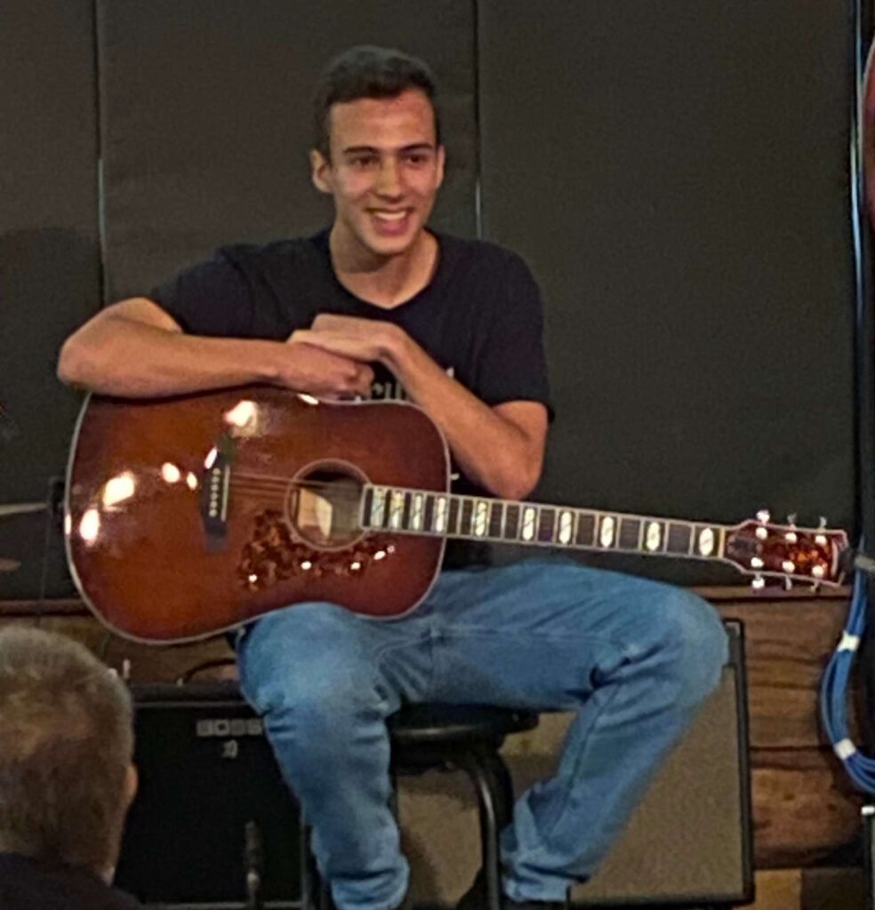 Étudiant en guitare jazz récipiendaire 2025-26 de la Bourse Michel Dufresne, Luthier
